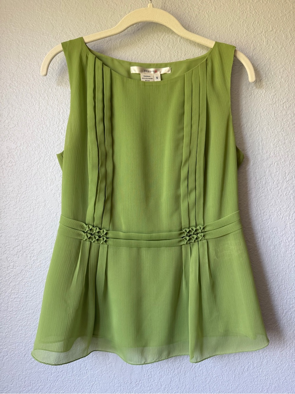 SOLD / Studio M Sleeveless Pleated Waist-Detail Peplum Blouse, EUC. Small - Picture 2 of 8